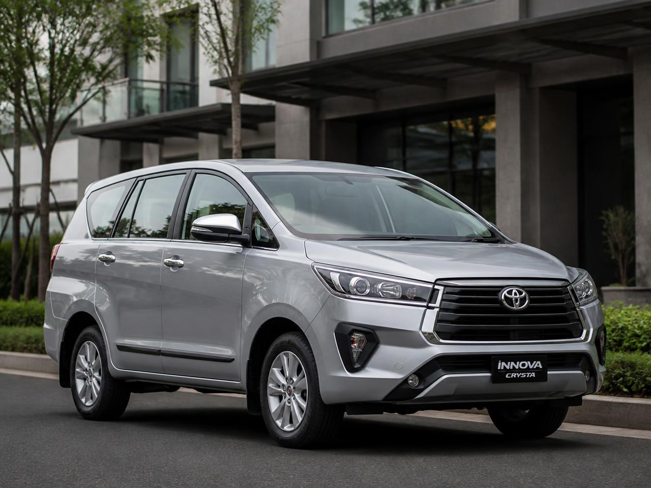 Toyota Innova available from Emmanuel Travels, Mumbai